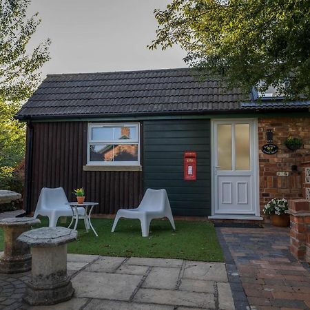 Lincoln Holiday Retreat Little House With Private Hot Tub Exterior photo